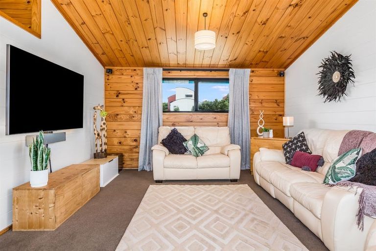 Photo of property in 29 James Cook Drive, Whitby, Porirua, 5024