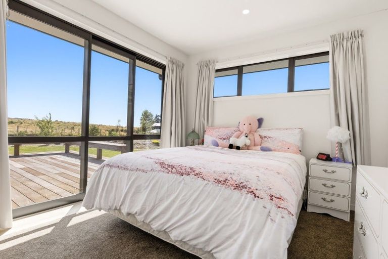Photo of property in 1 Glendas Way, Acacia Bay, 3385