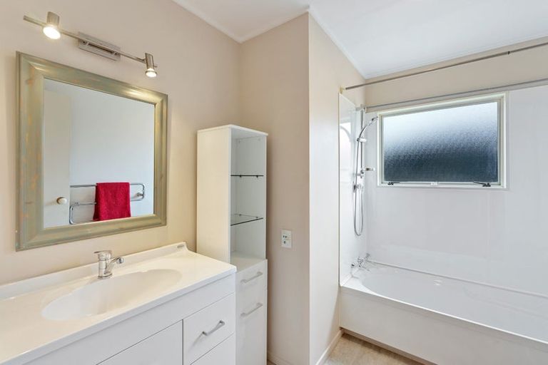 Photo of property in 17 Watson Drive, Paraparaumu Beach, Paraparaumu, 5032