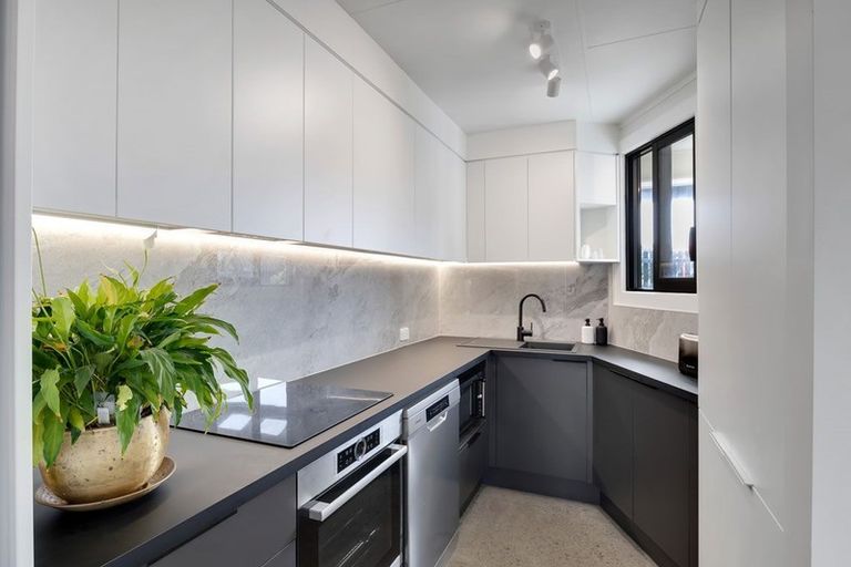 Photo of property in 35 Young Street, New Plymouth, 4310