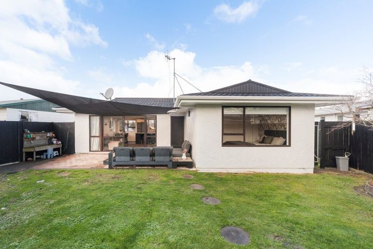 Photo of property in 21 Lyndale Place, Kelvin Grove, Palmerston North, 4414