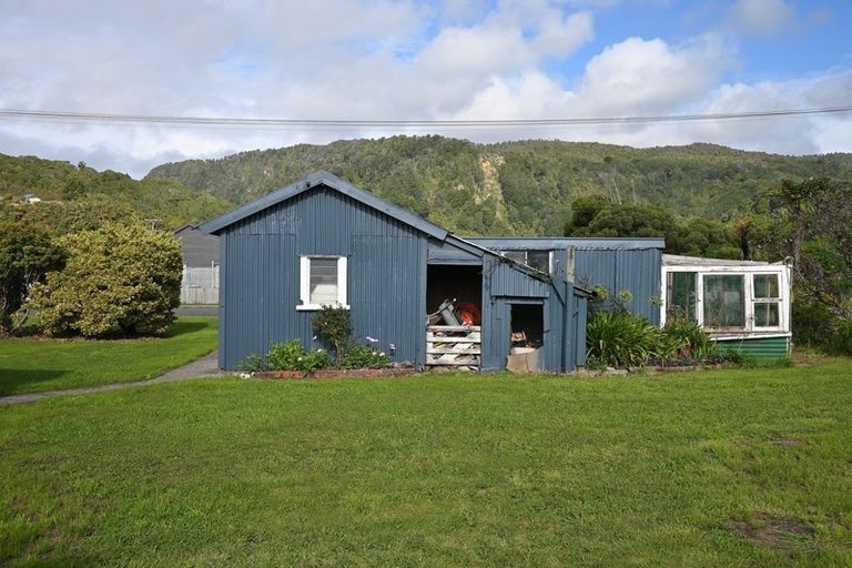 Photo of property in 10 Greenfield Street, Hector, 7822