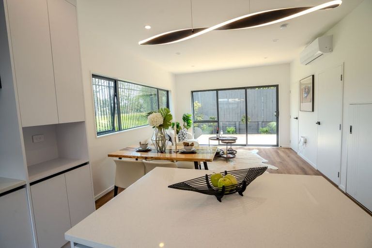 Photo of property in 3/81 Vodanovich Road, Te Atatu South, Auckland, 0610