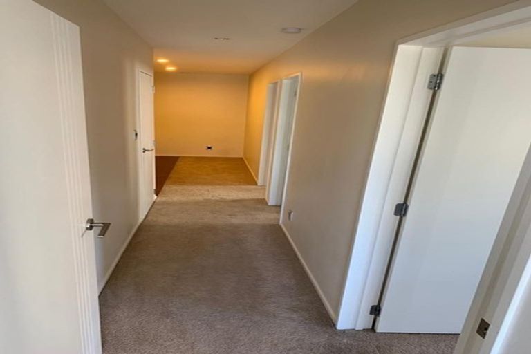 Photo of property in 21 Midhurst Avenue, Henderson, Auckland, 0612