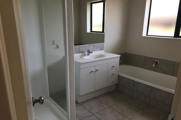 Photo of property in 24 Woodcroft Way, Pukekohe, 2120