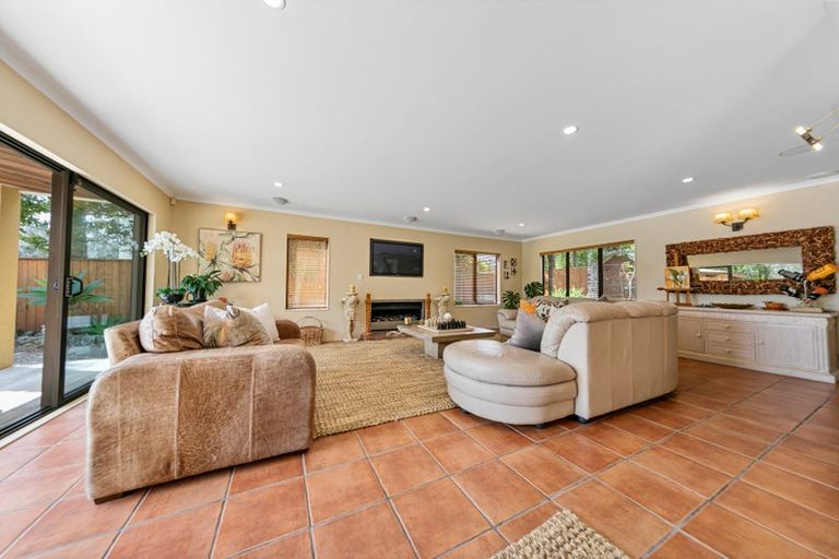 Photo of property in 20 Kingfisher Grove, Greenhithe, Auckland, 0632