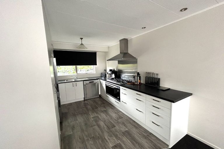 Photo of property in 3 Escort Grove, Awapuni, Palmerston North, 4412