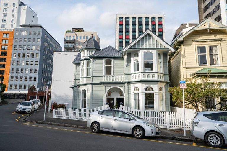 Photo of property in 18 Portland Crescent, Thorndon, Wellington, 6011