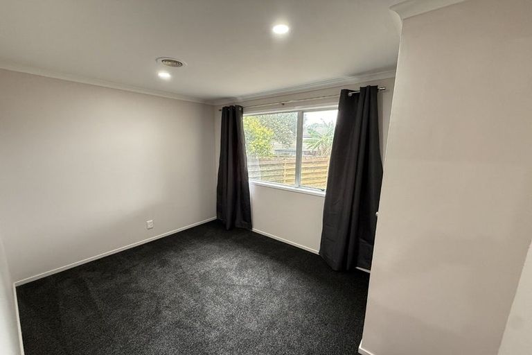 Photo of property in 20 Becker Drive, Weymouth, Auckland, 2103