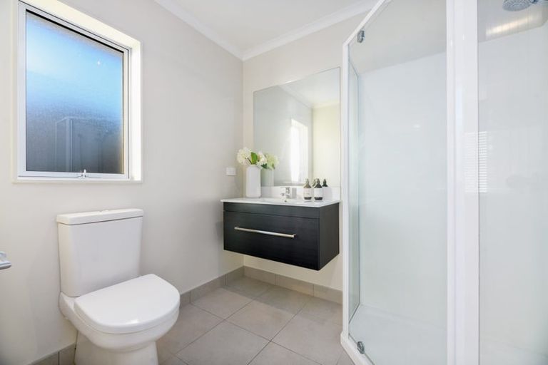 Photo of property in 12 Lockyer Road, Kumeu, 0810