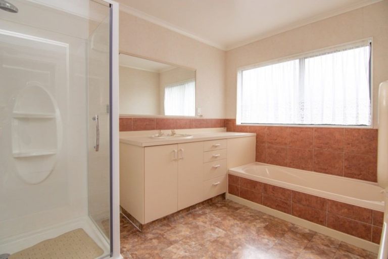 Photo of property in 14 Rosebank Avenue, Kelvin Grove, Palmerston North, 4414