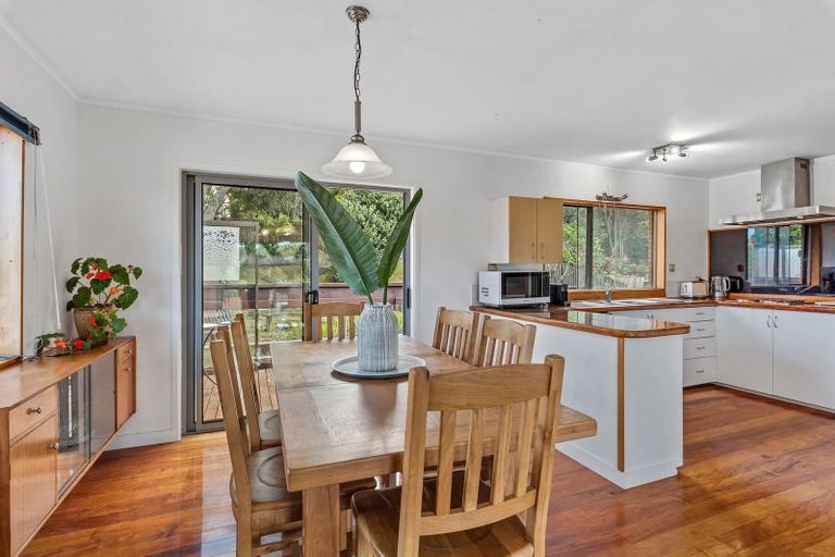 Photo of property in 28 Stapleford Crescent, Browns Bay, Auckland, 0630