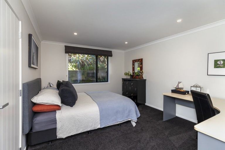 Photo of property in 3 Hihi Place, Waikanae, 5036