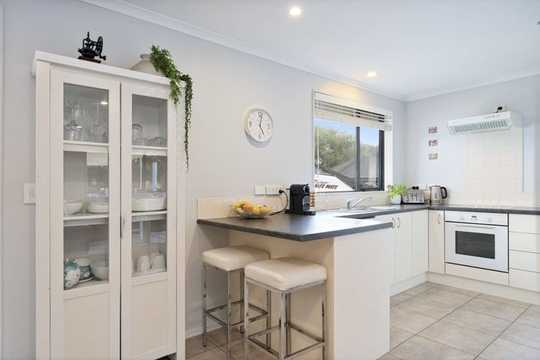 Photo of property in 21 Misty Valley Drive, Henderson, Auckland, 0612