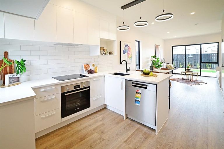 Photo of property in 5 Kiato Lane, Flat Bush, Auckland, 2019
