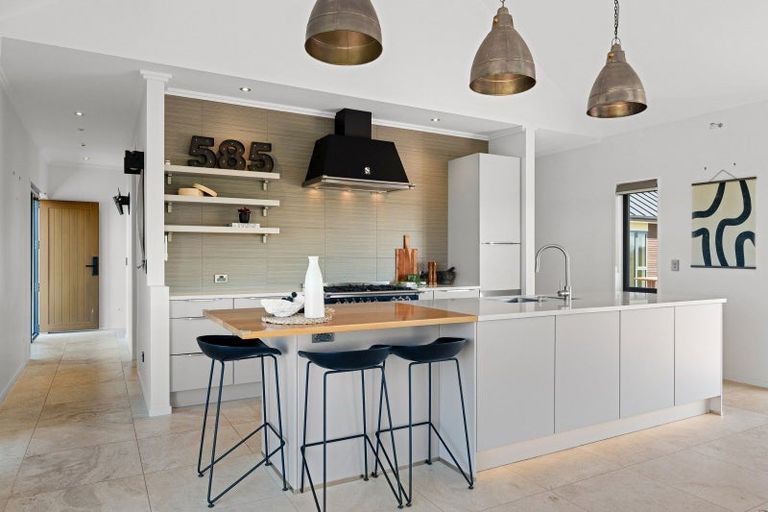 Photo of property in 585 Coutts Island Road, Coutts Island, Christchurch, 7670