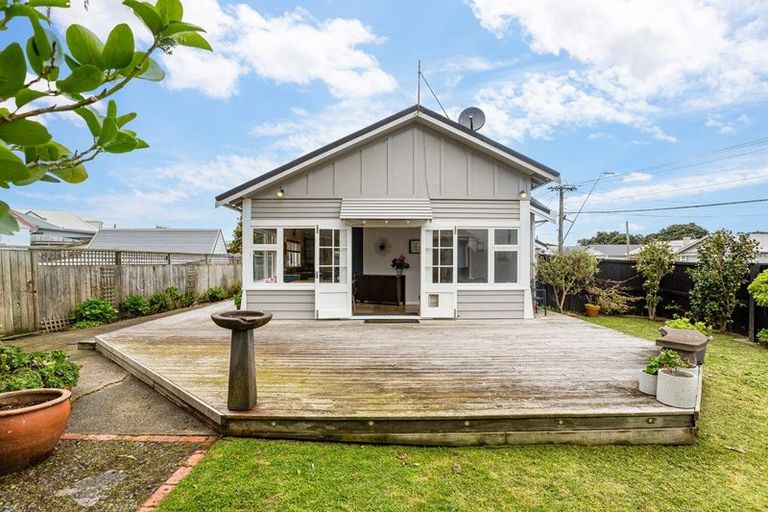 Photo of property in 191 Coutts Street, Rongotai, Wellington, 6022