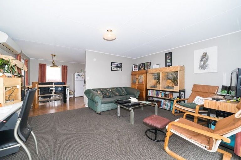 Photo of property in 2 Suzanne Grove, Kelvin Grove, Palmerston North, 4414