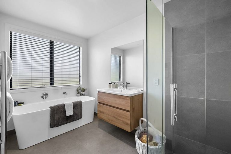 Photo of property in 2/31 Links Drive, Waiwhakaiho, New Plymouth, 4312