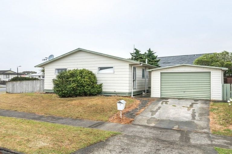 Photo of property in 2 Suzanne Grove, Kelvin Grove, Palmerston North, 4414