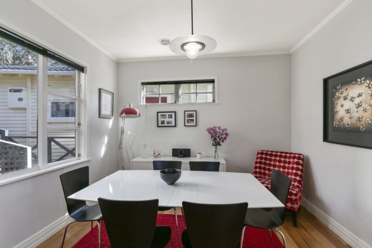 Photo of property in 46 Apuka Street, Brooklyn, Wellington, 6021