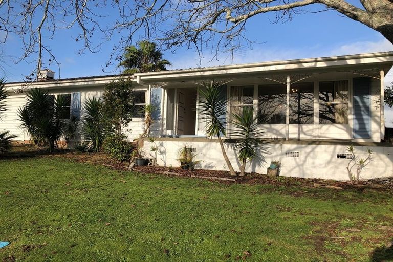 Photo of property in 11 Tupaki Place, Pakuranga Heights, Auckland, 2010