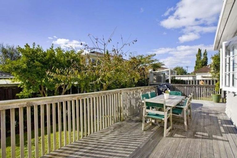 Photo of property in 7 Wicklow Road, Narrow Neck, Auckland, 0622