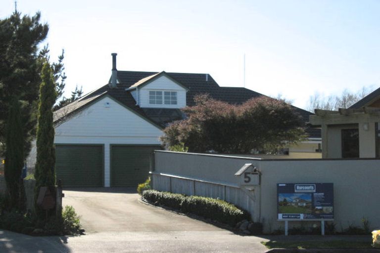 Photo of property in 5 Mcilwaine Place, Marton, 4710