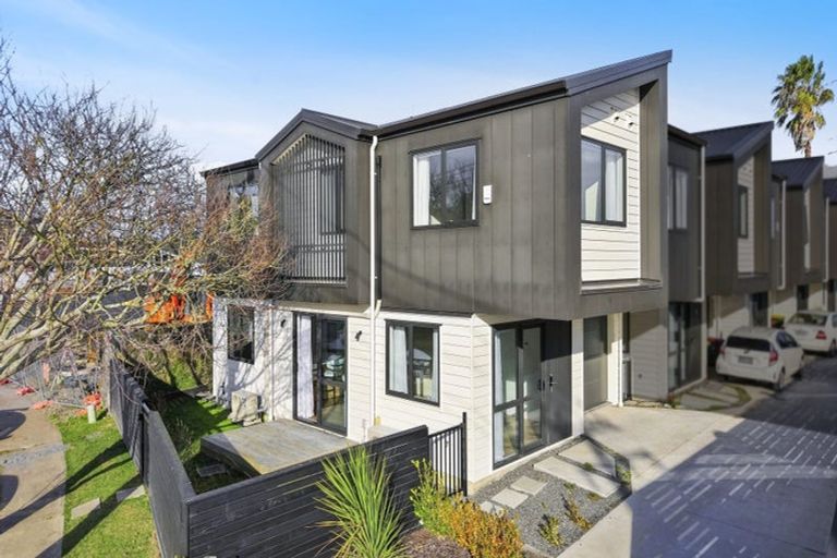 Photo of property in 38a Dale Crescent, Pakuranga, Auckland, 2010