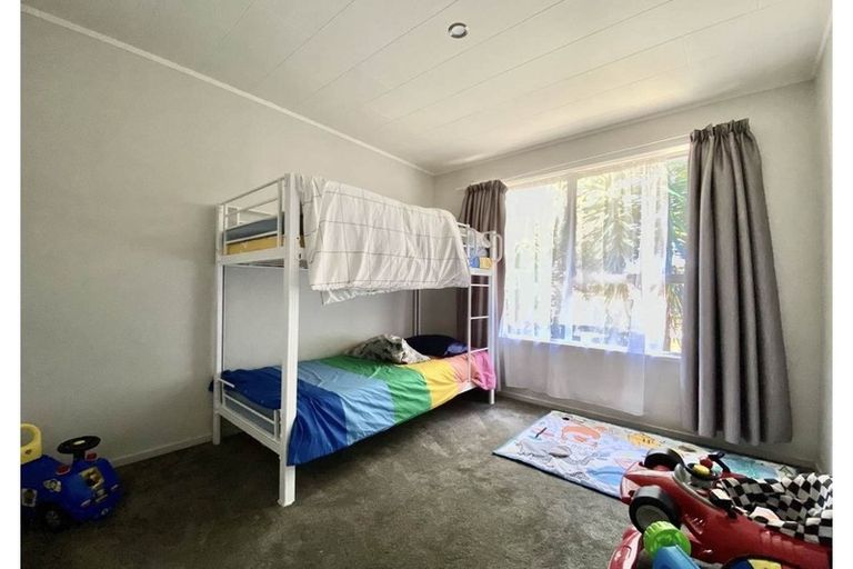 Photo of property in 13 Carbery Place, Manurewa, Auckland, 2102