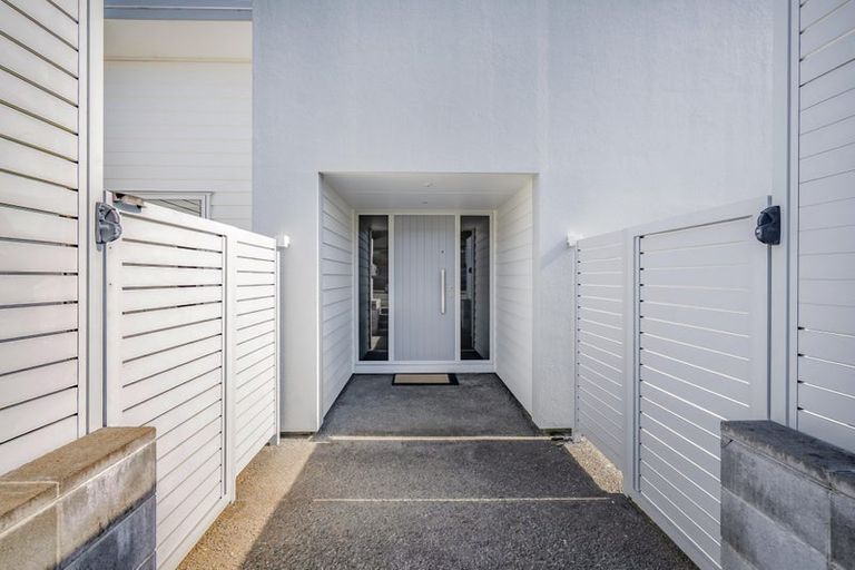 Photo of property in 54 Ainslee Street, Highlands Park, New Plymouth, 4312