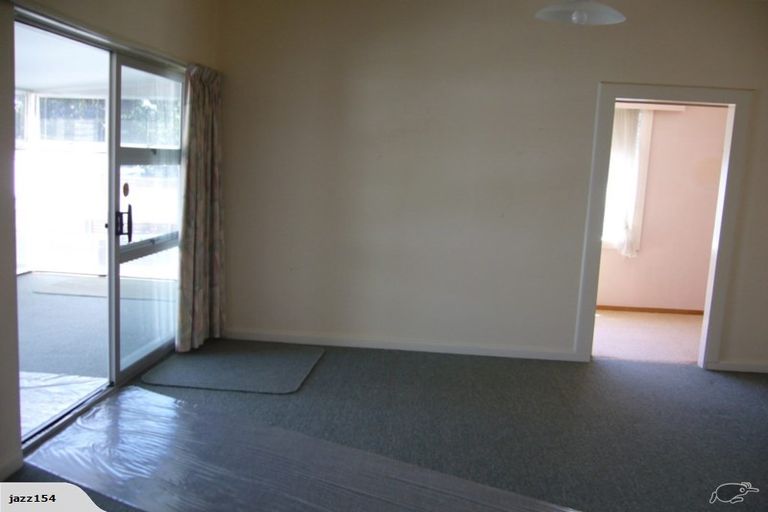 Photo of property in 11 Mana Esplanade, Paremata, Porirua, 5026