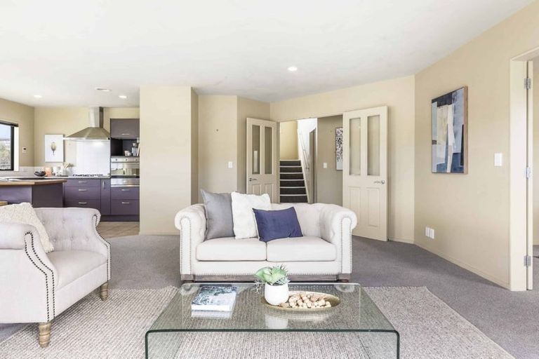 Photo of property in 16 Greenstone Place, Aotea, Porirua, 5024