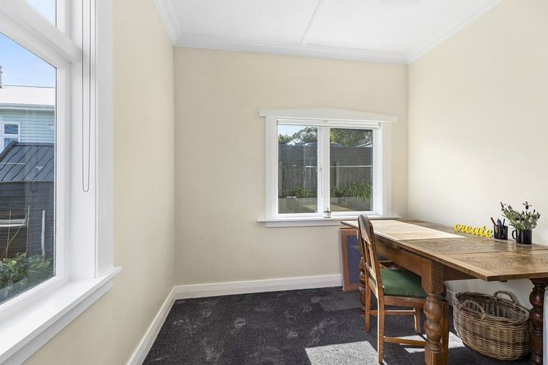 Photo of property in 3 Thames Street, Island Bay, Wellington, 6023