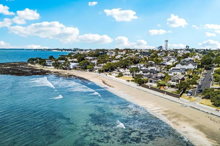 Photo of property in 2/13 Muritai Road, Milford, Auckland, 0620