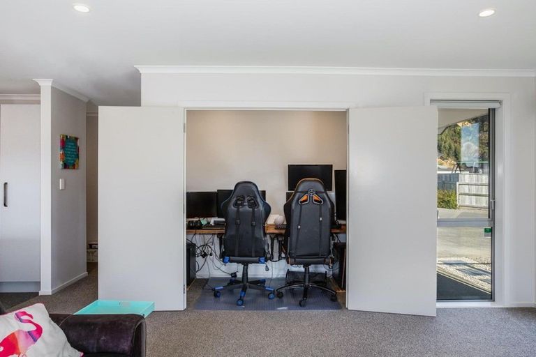 Photo of property in 24 Banks Boulevard, Whitby, Porirua, 5024