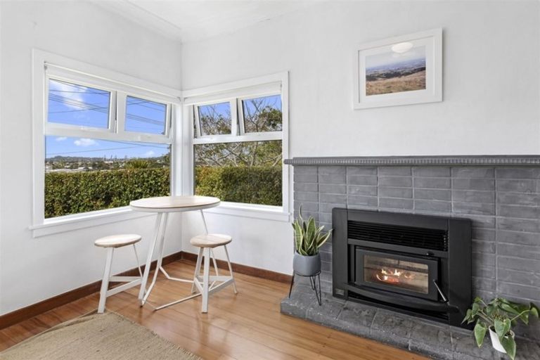 Photo of property in 1/30 Ngataringa Road, Devonport, Auckland, 0624