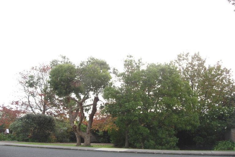 Photo of property in 122 Bleakhouse Road, Mellons Bay, Auckland, 2014