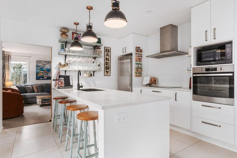 Photo of property in 3 Taioma Close, Papamoa, 3118