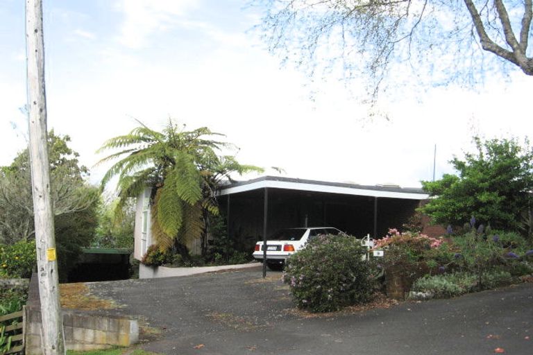 Photo of property in 9 Vista Place, Kawaha Point, Rotorua, 3010
