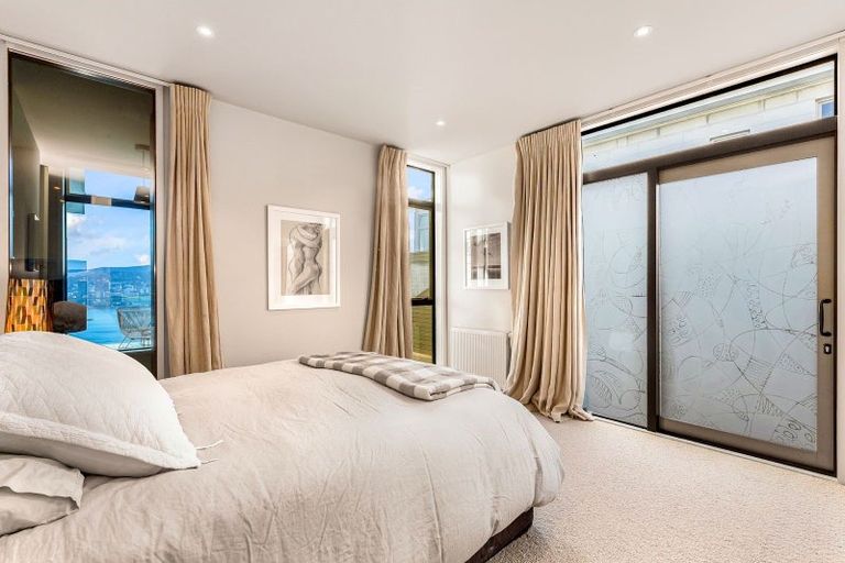 Photo of property in 51 The Crescent, Roseneath, Wellington, 6011