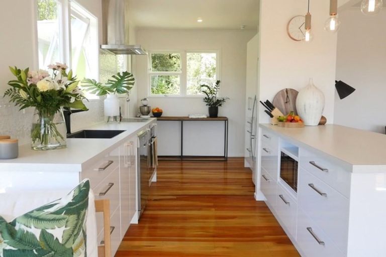 Photo of property in 11 Busby Hill, Havelock North, 4130