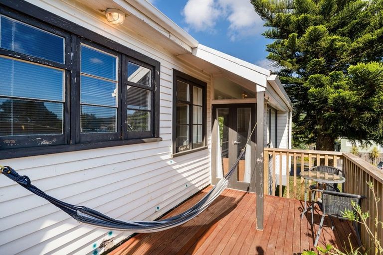 Photo of property in 24 Tremewan Street, Tawa, Wellington, 5028