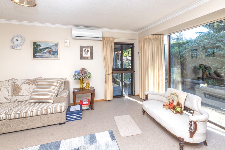 Photo of property in 2/9a Kingham Place, Avonhead, Christchurch, 8042