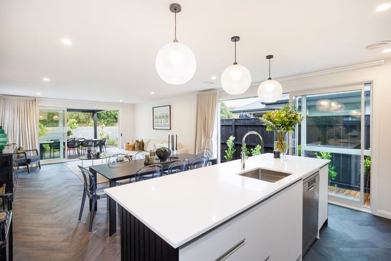 Photo of property in 6 Solitude Crescent, Kelvin Grove, 4414