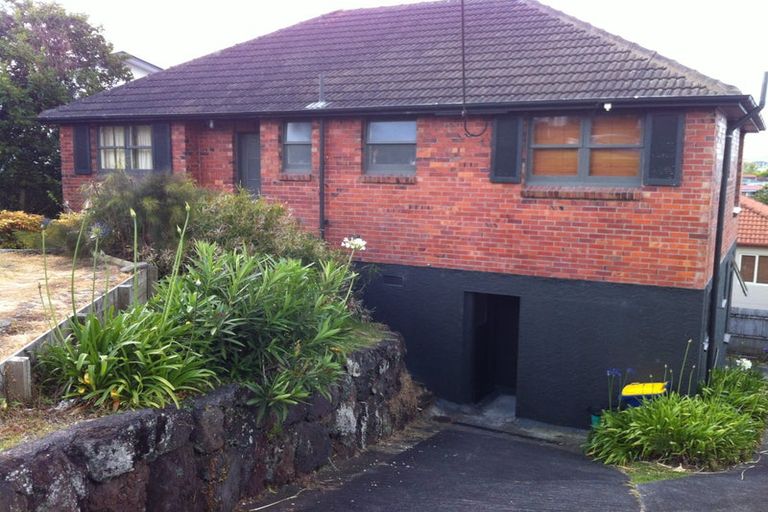 Photo of property in 44 Exmouth Road, Northcote, Auckland, 0627
