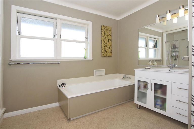 Photo of property in 238 Old Titirangi Road, Titirangi, Auckland, 0604