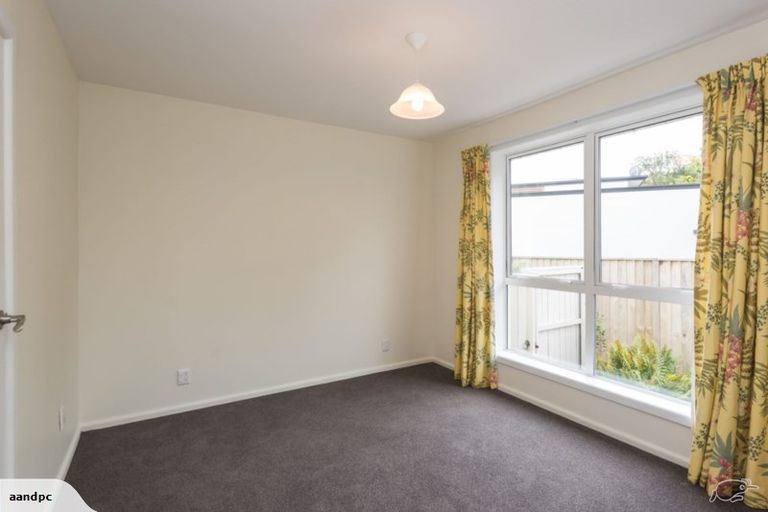 Photo of property in 2/14a Garreg Road, Fendalton, Christchurch, 8052