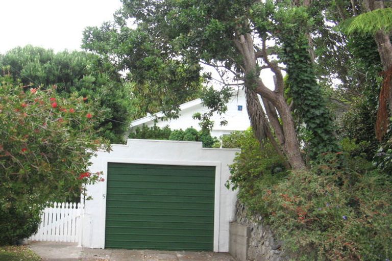 Photo of property in 5 Woodmancote Road, Khandallah, Wellington, 6035