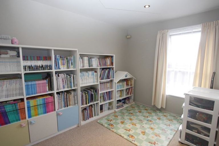 Photo of property in 2/40 Prestons Road, Redwood, Christchurch, 8051